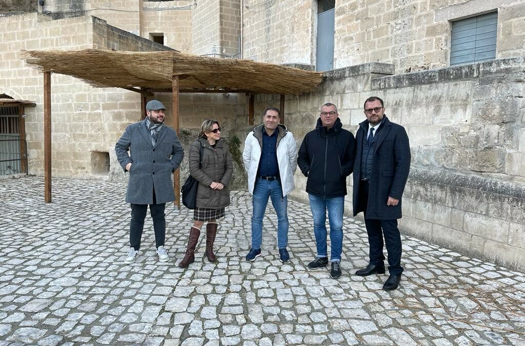 Grotte della Gravina illuminate in occasione del “Presepe vivente nei Sassi di Matera”. Oltre 10mila persone da tutta Italia già prenotate